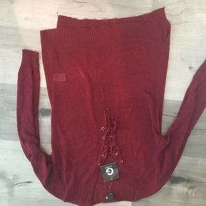 Guess maroon light sweater